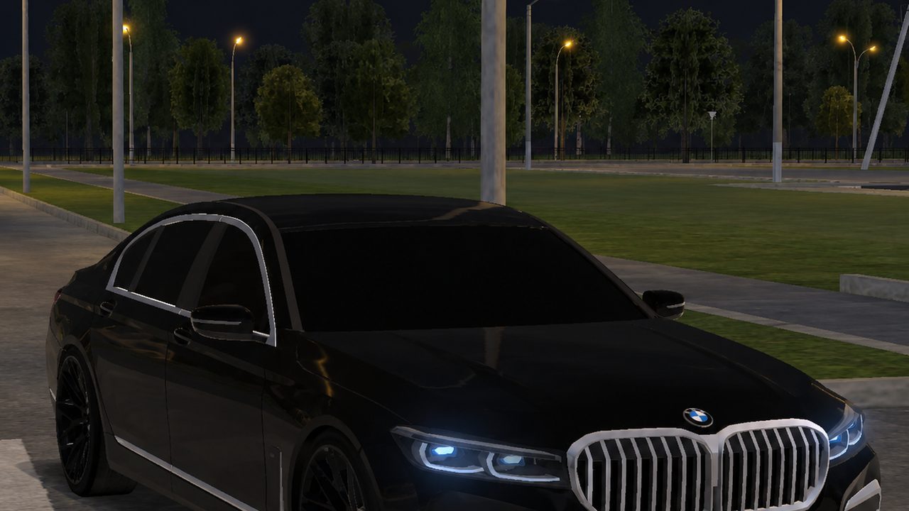BMW 7 ночью под фонарями